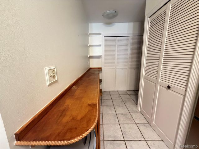 11 Oxford Court, Dearborn, MI 48124