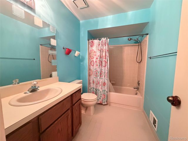 11 Oxford Court, Dearborn, MI 48124