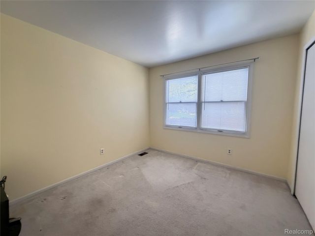 11 Oxford Court, Dearborn, MI 48124