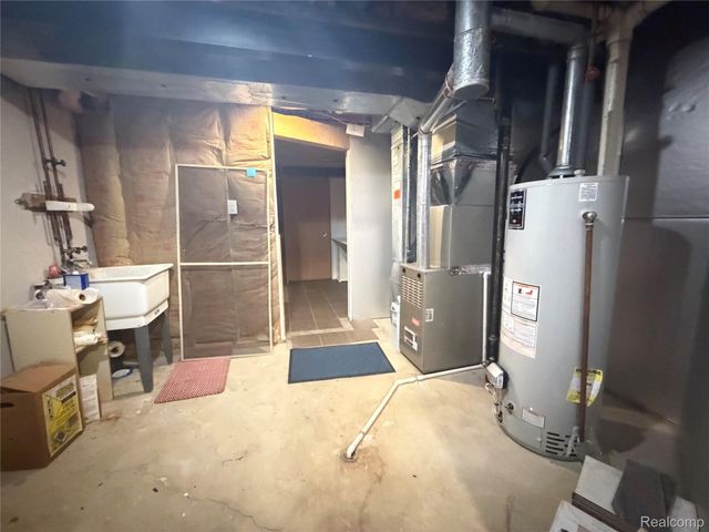 11 Oxford Court, Dearborn, MI 48124