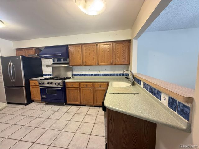 11 Oxford Court, Dearborn, MI 48124