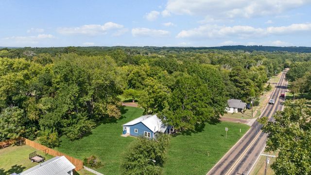 607 E Duval St., Troup, TX 75789