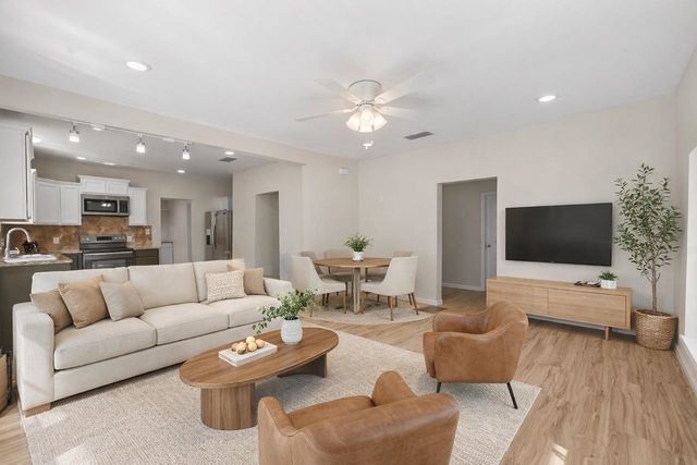 607 E Duval St., Troup, TX 75789