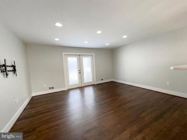 6515 CARRIAGE DR, Alexandria, VA 22310