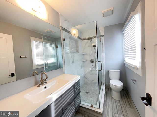 6515 CARRIAGE DR, Alexandria, VA 22310