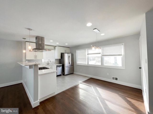 6515 CARRIAGE DR, Alexandria, VA 22310