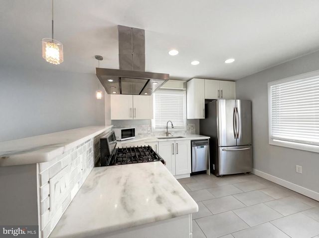 6515 CARRIAGE DR, Alexandria, VA 22310