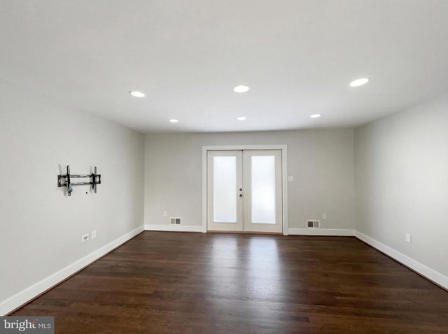 6515 CARRIAGE DR, Alexandria, VA 22310