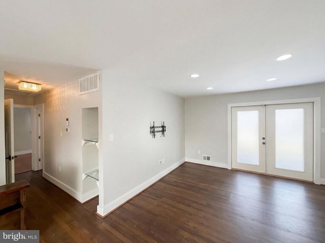 6515 CARRIAGE DR, Alexandria, VA 22310