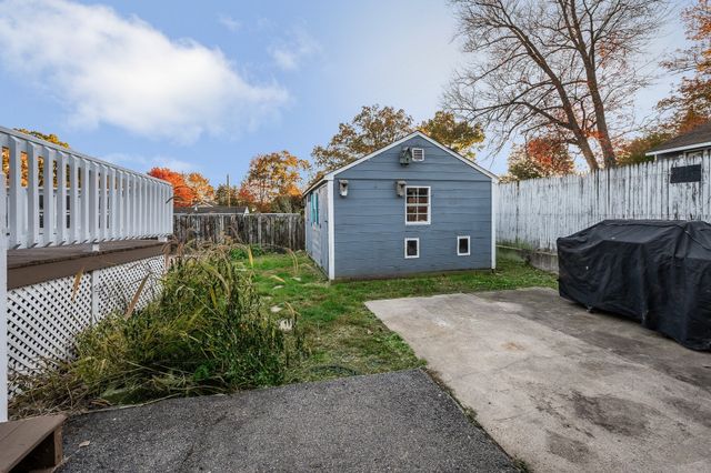 100 Hilltop Rd, Dracut, MA 01826