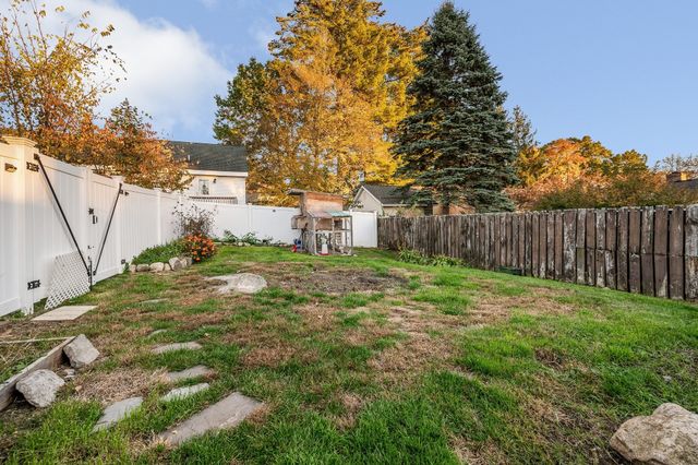 100 Hilltop Rd, Dracut, MA 01826