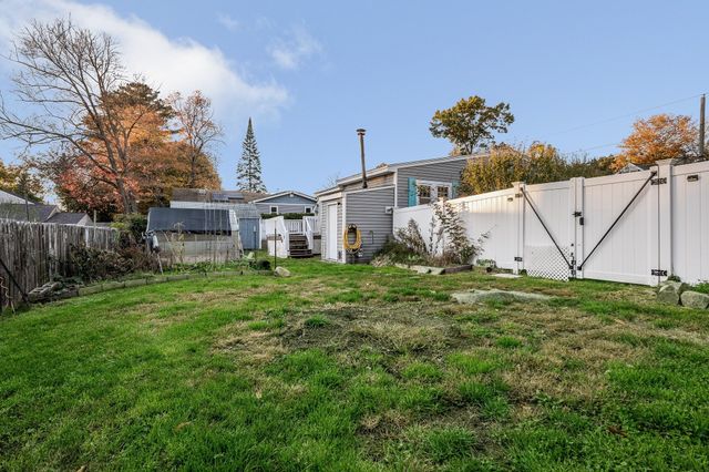 100 Hilltop Rd, Dracut, MA 01826