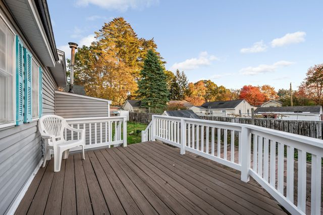 100 Hilltop Rd, Dracut, MA 01826