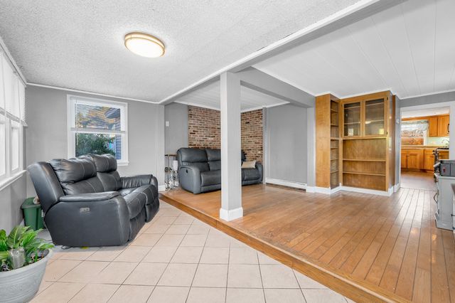 100 Hilltop Rd, Dracut, MA 01826