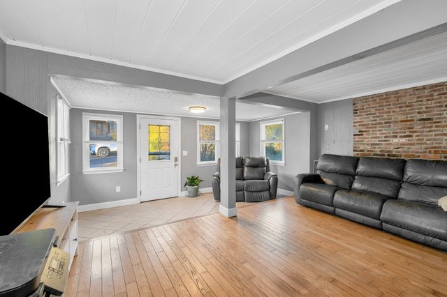 100 Hilltop Rd, Dracut, MA 01826