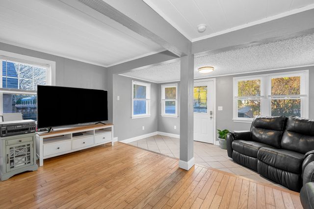 100 Hilltop Rd, Dracut, MA 01826