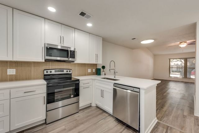 13737 Flagstone Lane, Dallas, TX 75240