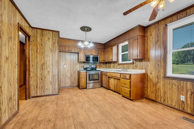 125 Lynn Ln, Charlotte, TN 37036
