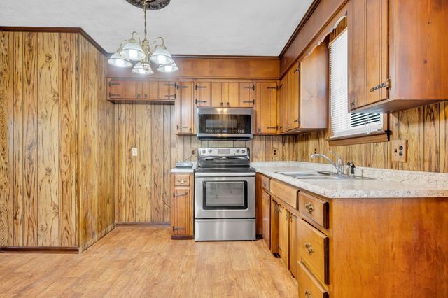 125 Lynn Ln, Charlotte, TN 37036