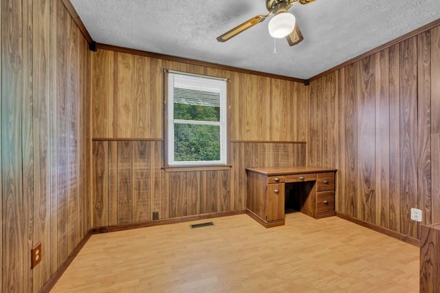 125 Lynn Ln, Charlotte, TN 37036