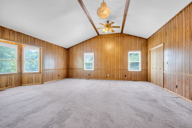 125 Lynn Ln, Charlotte, TN 37036