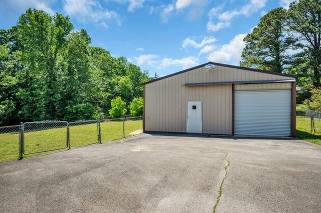 125 Lynn Ln, Charlotte, TN 37036