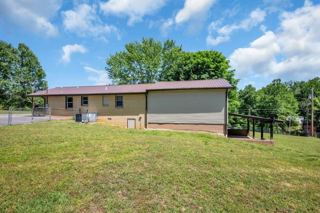 125 Lynn Ln, Charlotte, TN 37036