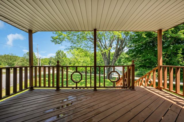 125 Lynn Ln, Charlotte, TN 37036