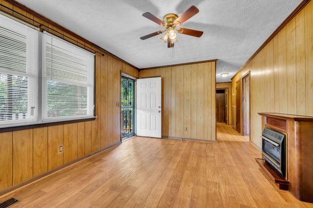 125 Lynn Ln, Charlotte, TN 37036