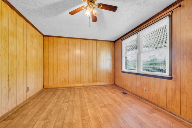 125 Lynn Ln, Charlotte, TN 37036