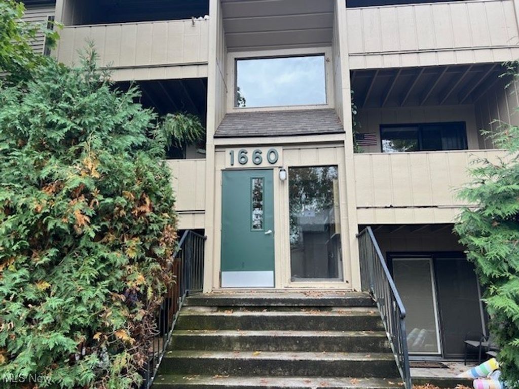 1660 Cedarwood Drive 139, Westlake, OH 44145