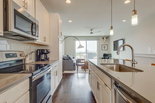 72 Fern Ave, Nashville, TN 37207