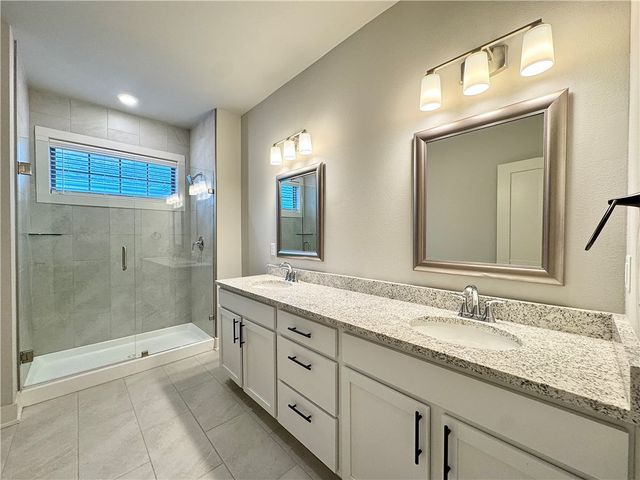 704 NE Heights Lane, Bentonville, AR 72712