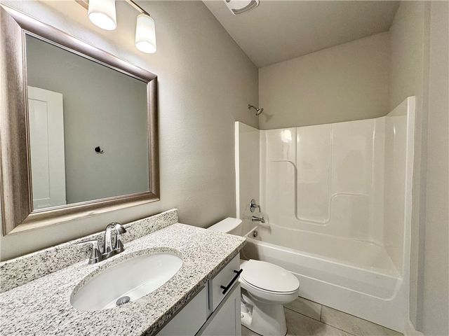 704 NE Heights Lane, Bentonville, AR 72712