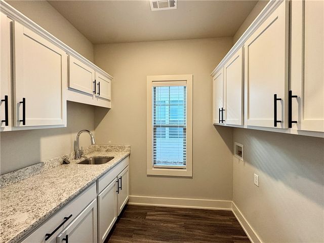 704 NE Heights Lane, Bentonville, AR 72712