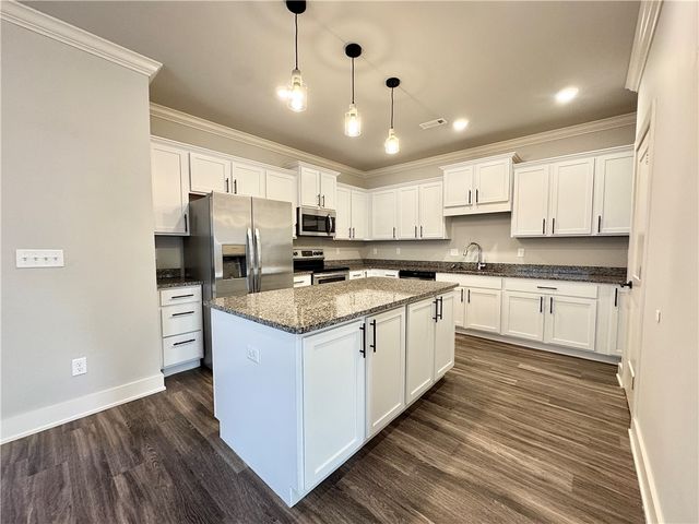 704 NE Heights Lane, Bentonville, AR 72712