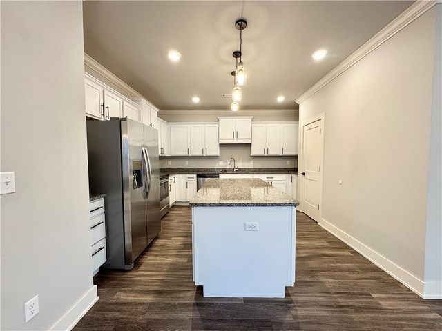 704 NE Heights Lane, Bentonville, AR 72712