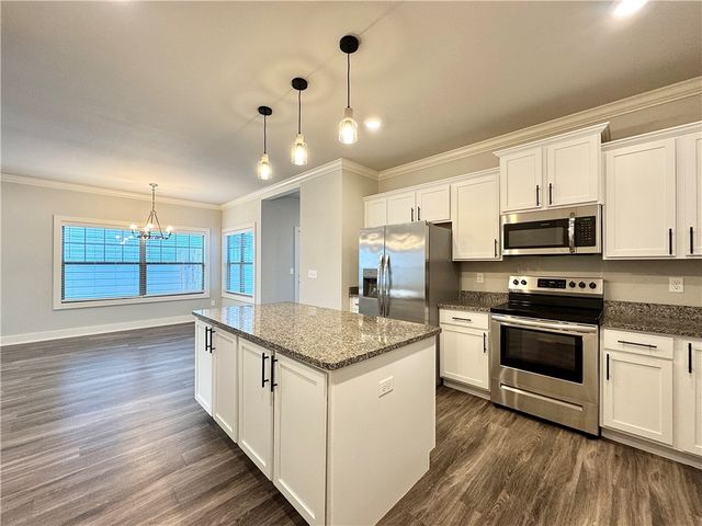 704 NE Heights Lane, Bentonville, AR 72712