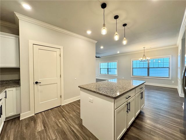 704 NE Heights Lane, Bentonville, AR 72712