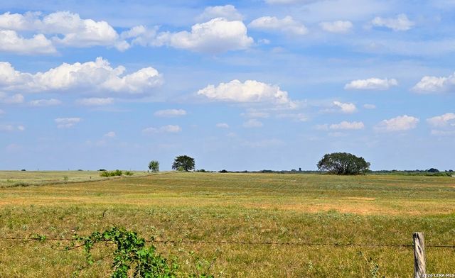 TBD Fm472, Bigfoot, TX 78005