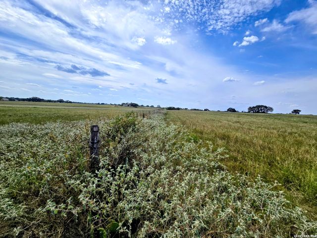 TBD Fm472, Bigfoot, TX 78005