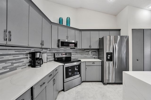 7909 NW 19th St, Margate, FL 33063