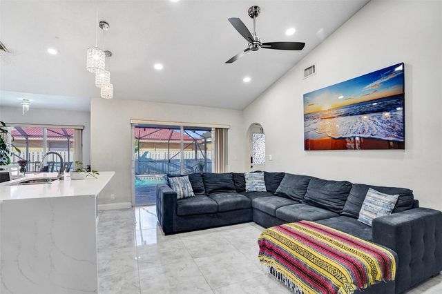 7909 NW 19th St, Margate, FL 33063