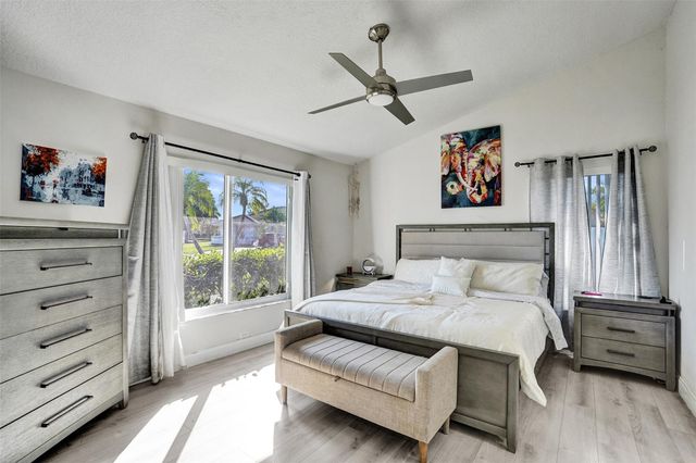 7909 NW 19th St, Margate, FL 33063