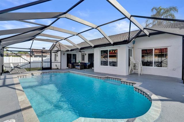 7909 NW 19th St, Margate, FL 33063