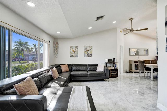 7909 NW 19th St, Margate, FL 33063