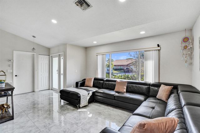 7909 NW 19th St, Margate, FL 33063