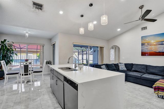 7909 NW 19th St, Margate, FL 33063