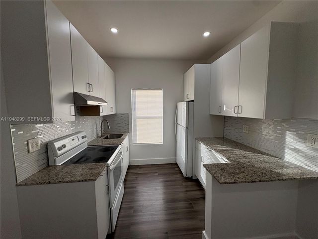 3237 SW 4th St 16, Miami, FL 33135