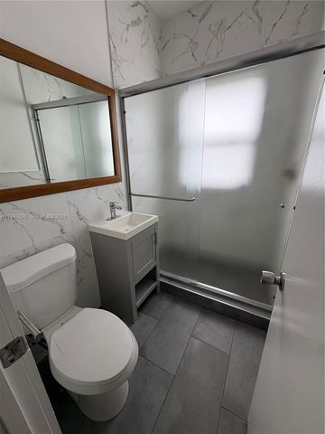 3237 SW 4th St 16, Miami, FL 33135